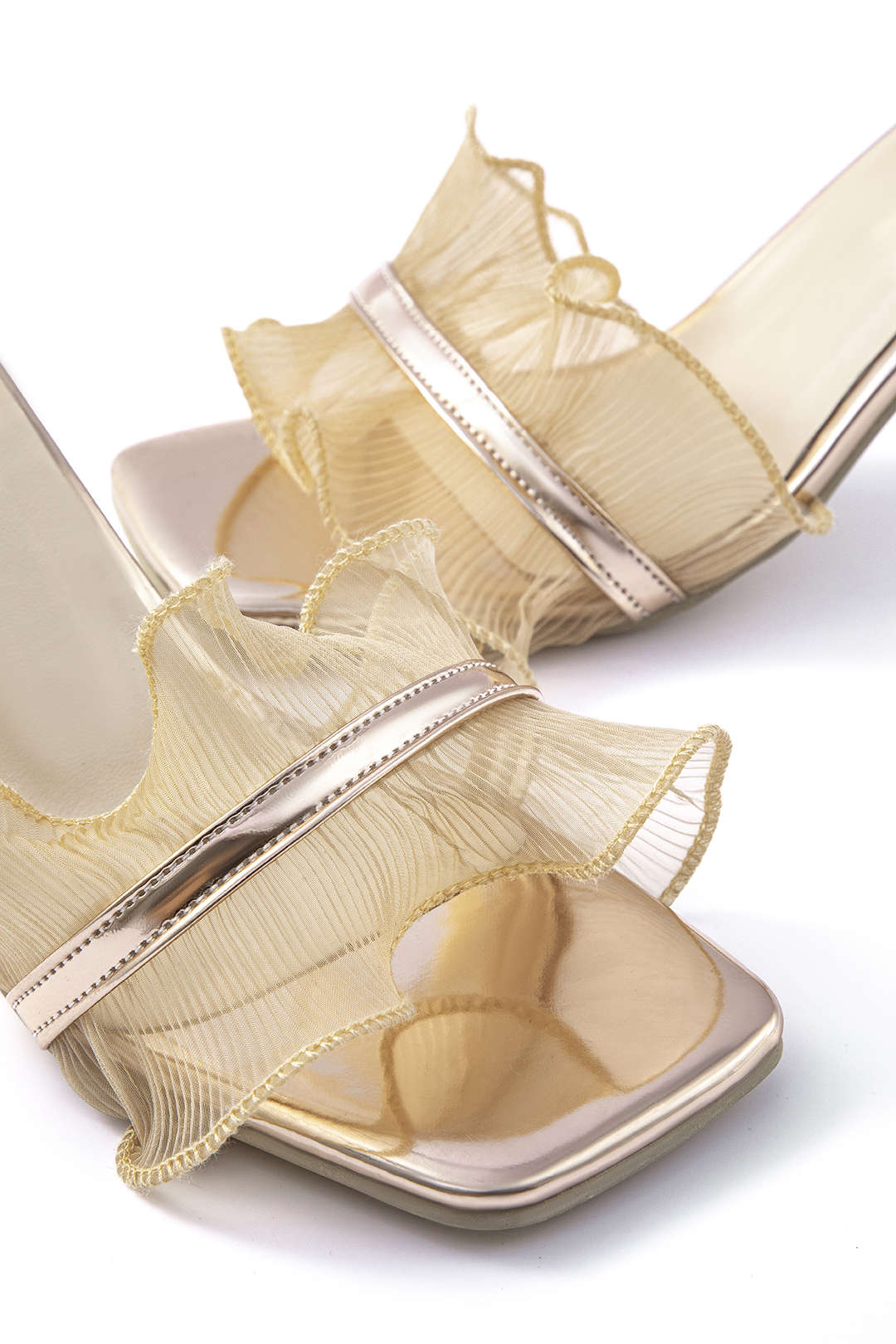 ŞAMPANYA FIRFIRLI TOPUKLU AYAKKABILAR 