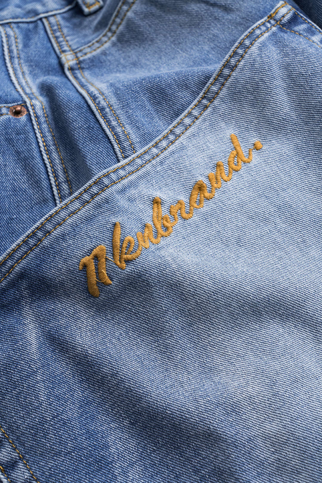 Koyu Renk Yıkamalı Bol Paçalı Kot Pantolon