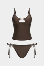 Completo bikini con cut-out e decorazioni metalliche