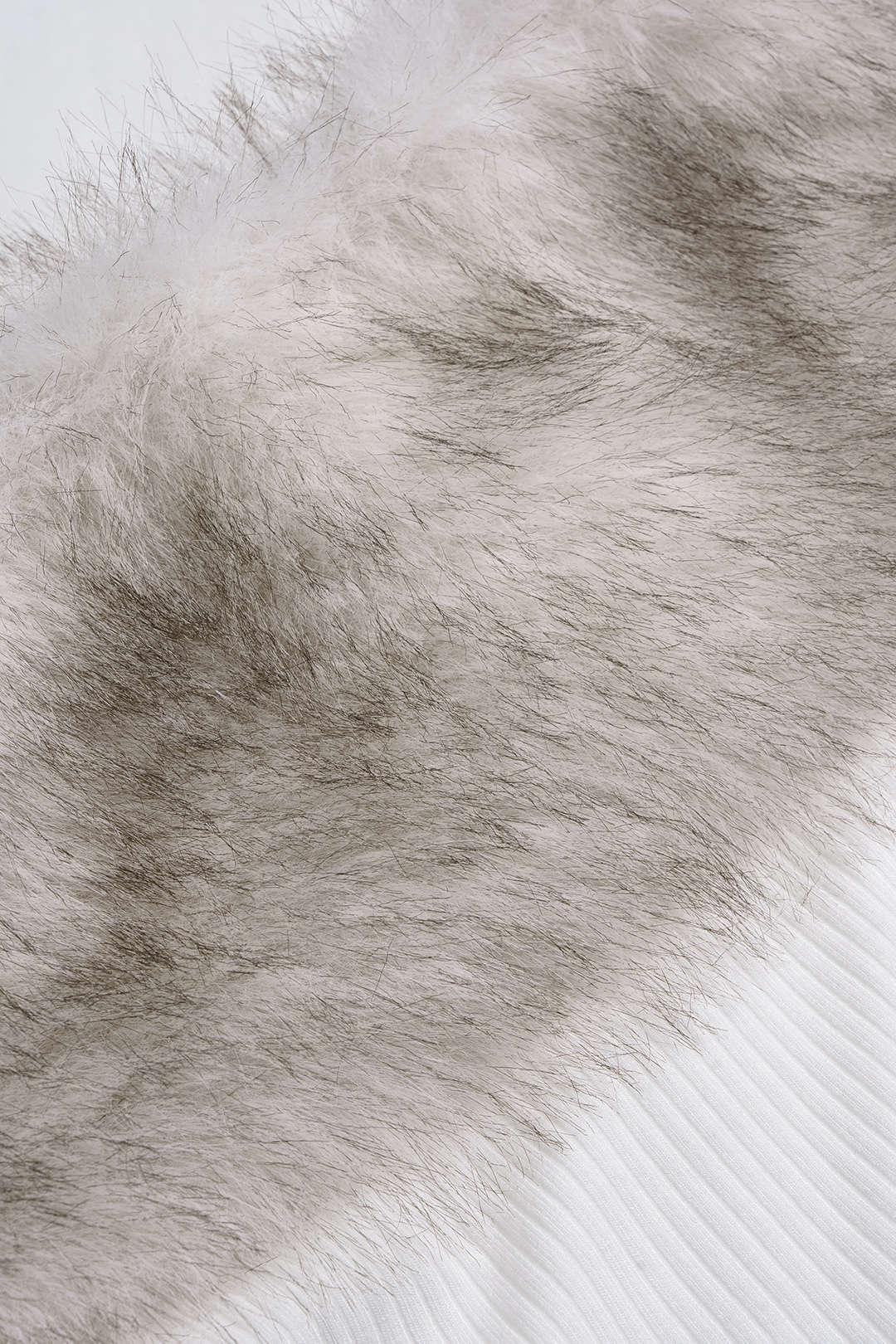 Kürk Detaylı Omuzları Açık Örme Bluz