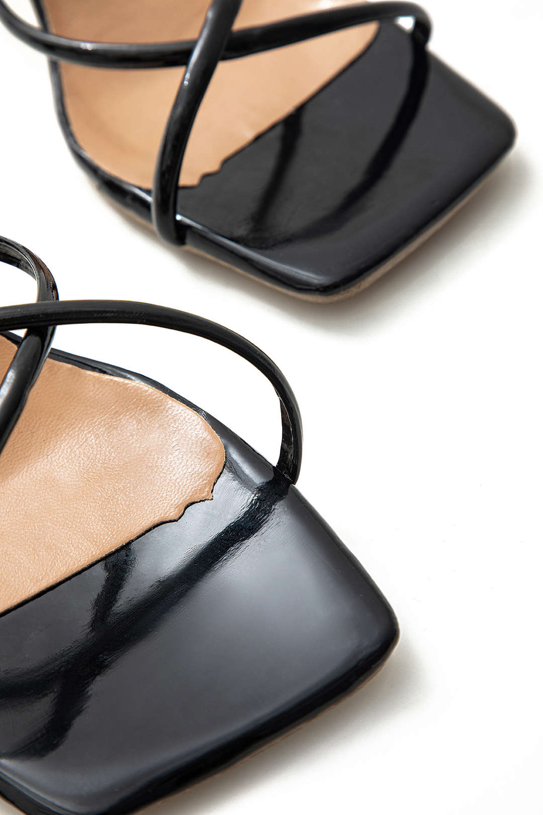 AY SİLÜETİ TOPUKLU AYAKKABILAR 