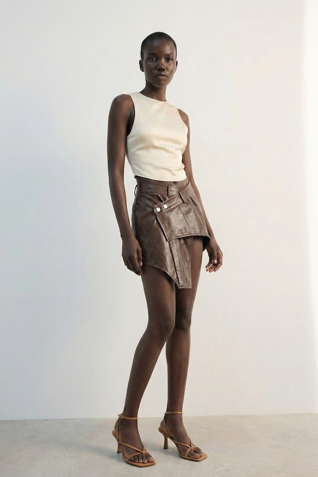 Asimetrik Deri Mini Etek