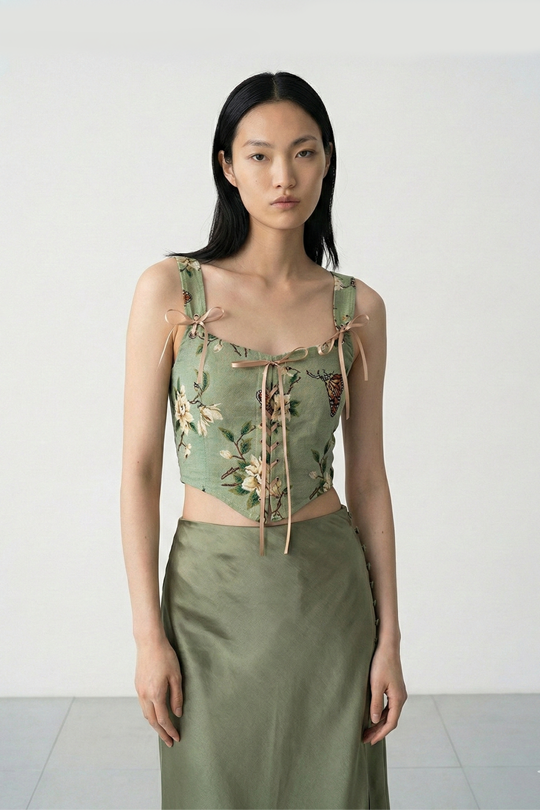 Çiçek Desenli Bağcıklı Bluz 