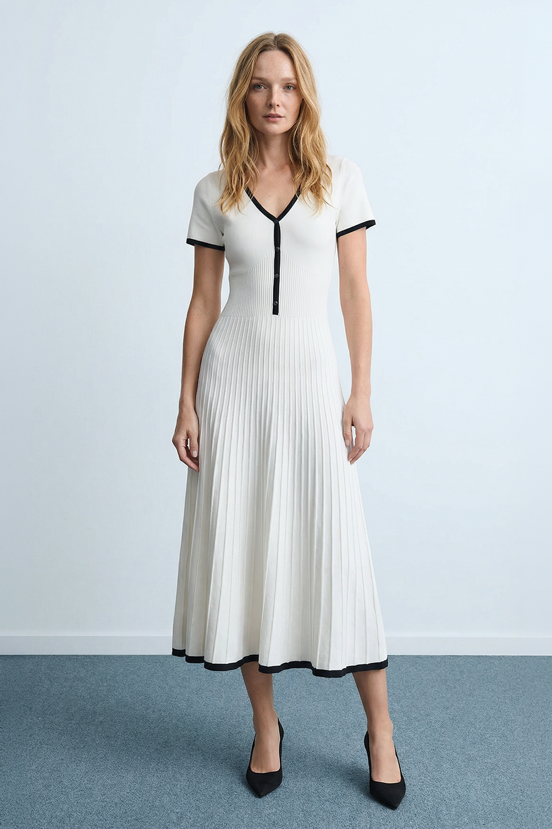 Kontrast Detaylı Midi Elbise