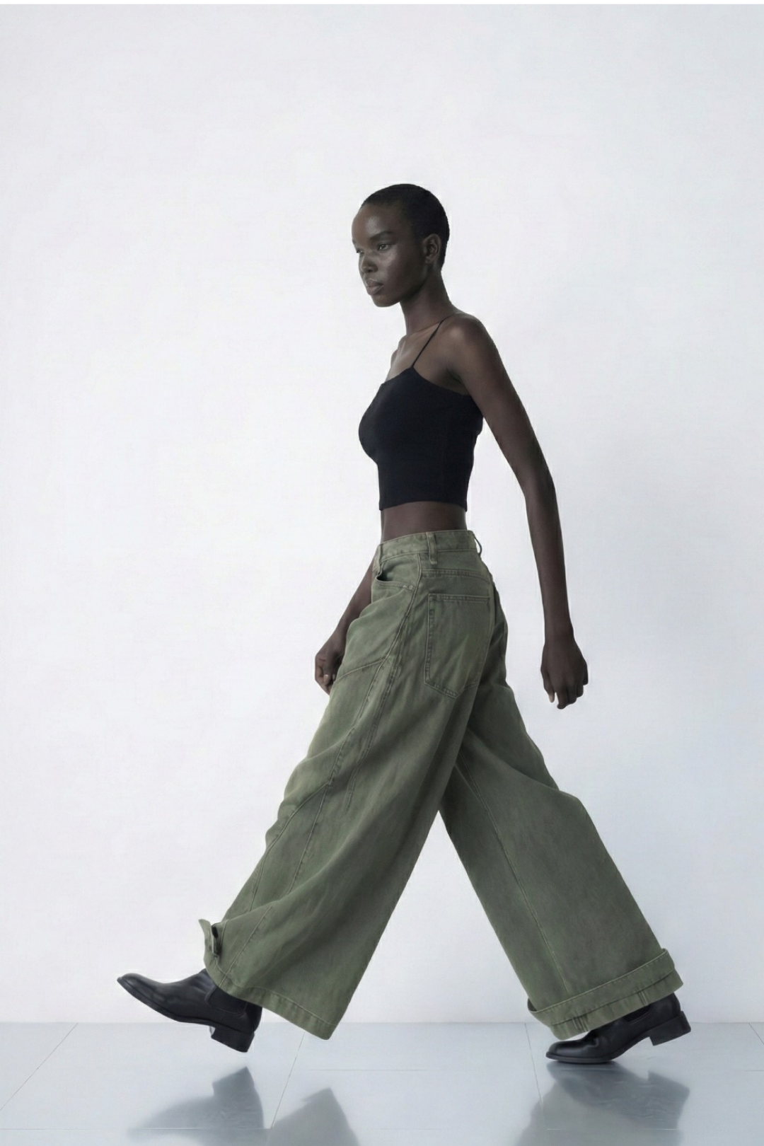 Kullanışlı Geniş Paçalı Kot Pantolon