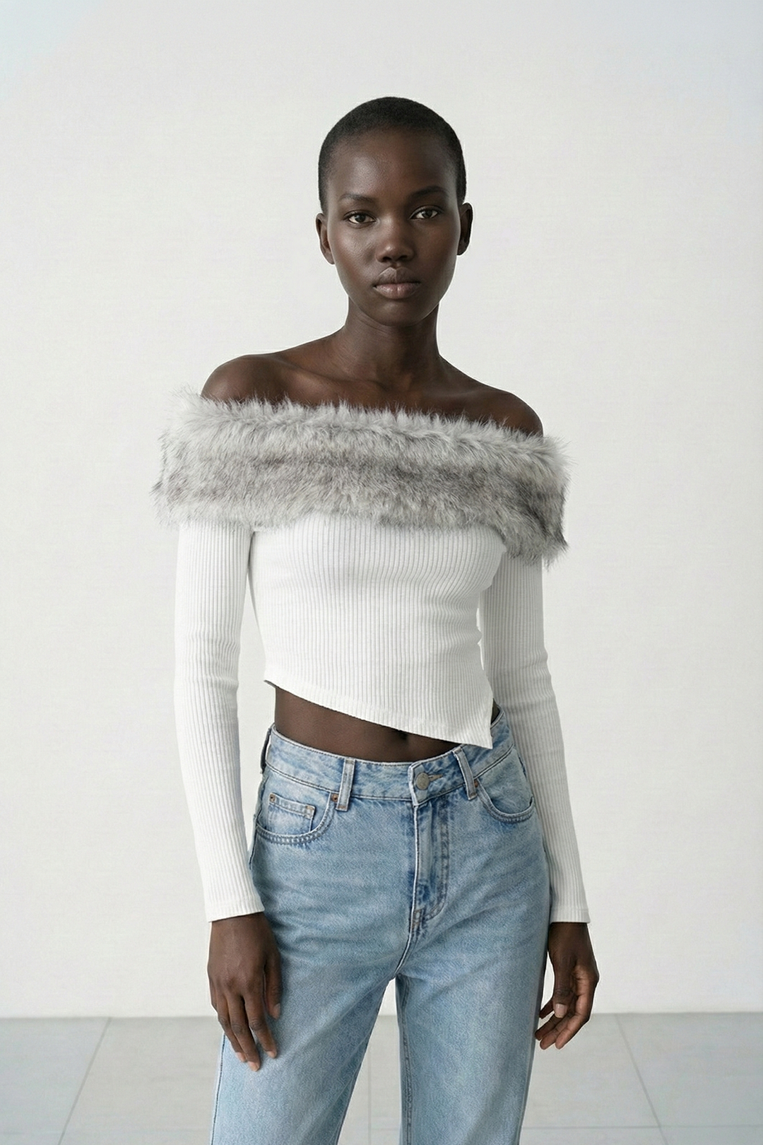 Kürk Detaylı Omuzları Açık Örme Bluz